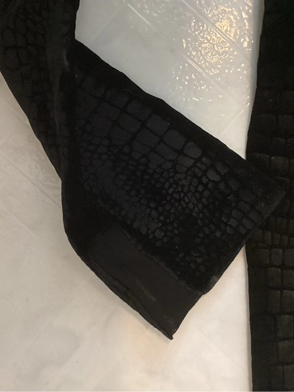 Stuart Weizman croc embossed Nero boots